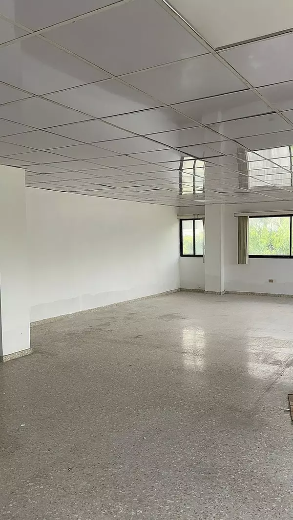 oficinas y locales comerciales - Alquilo Local 500 mts La Julia 6
