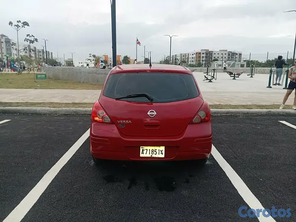 carros - NISSAN Versa 8
