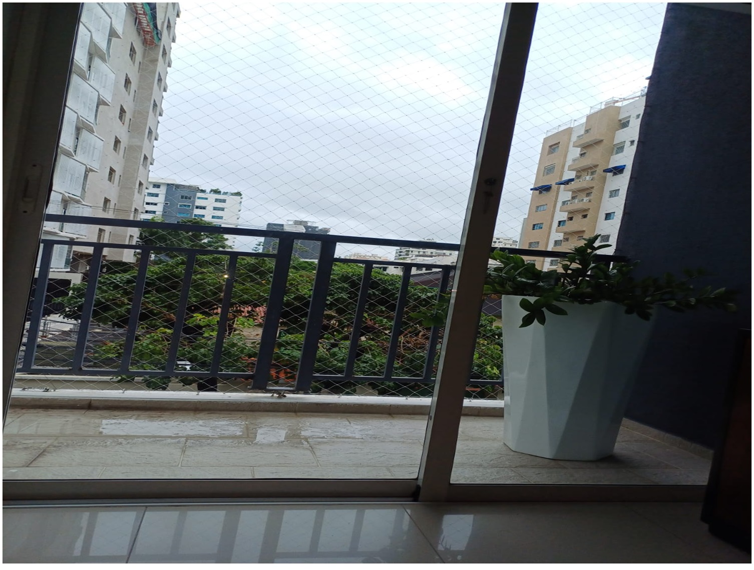 apartamentos - APTO de 2 HABS. , con BALCON en el Ensanche PIANTINI,  3er. NIVEL, 164 Mts.2 1