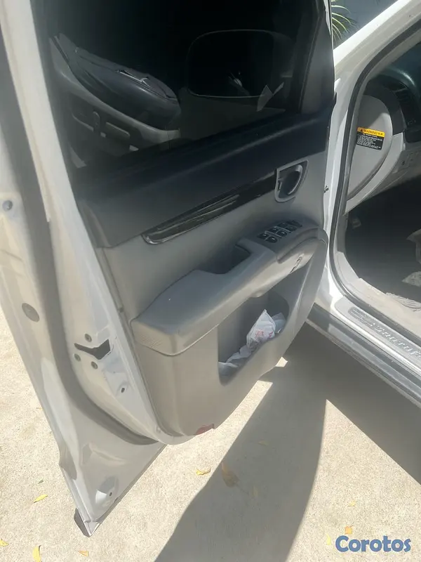 jeepetas y camionetas - Hyundai Santa Fe, muy buenas condiciones y buen precio  5