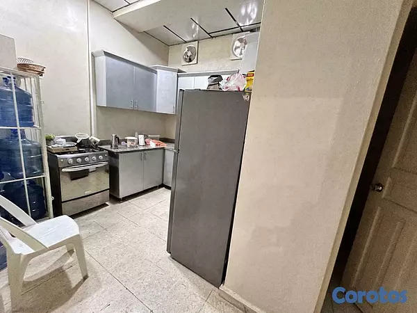 oficinas y locales comerciales - Vende Oportunidad, Excelente Local en la Rómulo, Segundo nivel Plaza 8