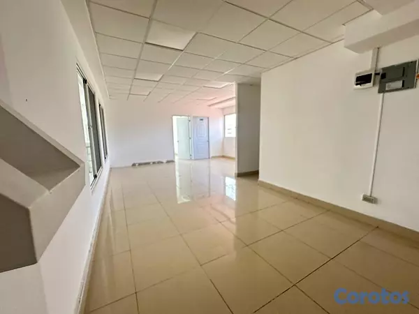 oficinas y locales comerciales - OFICINA MODERNA CON EXCELENTE DISTRIBUCION EN BELLA VISTA 6