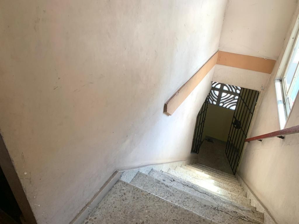 oficinas y locales comerciales - Edificio en venta de 3 plantas, trece cubículos para oficinas con a/ac. 6