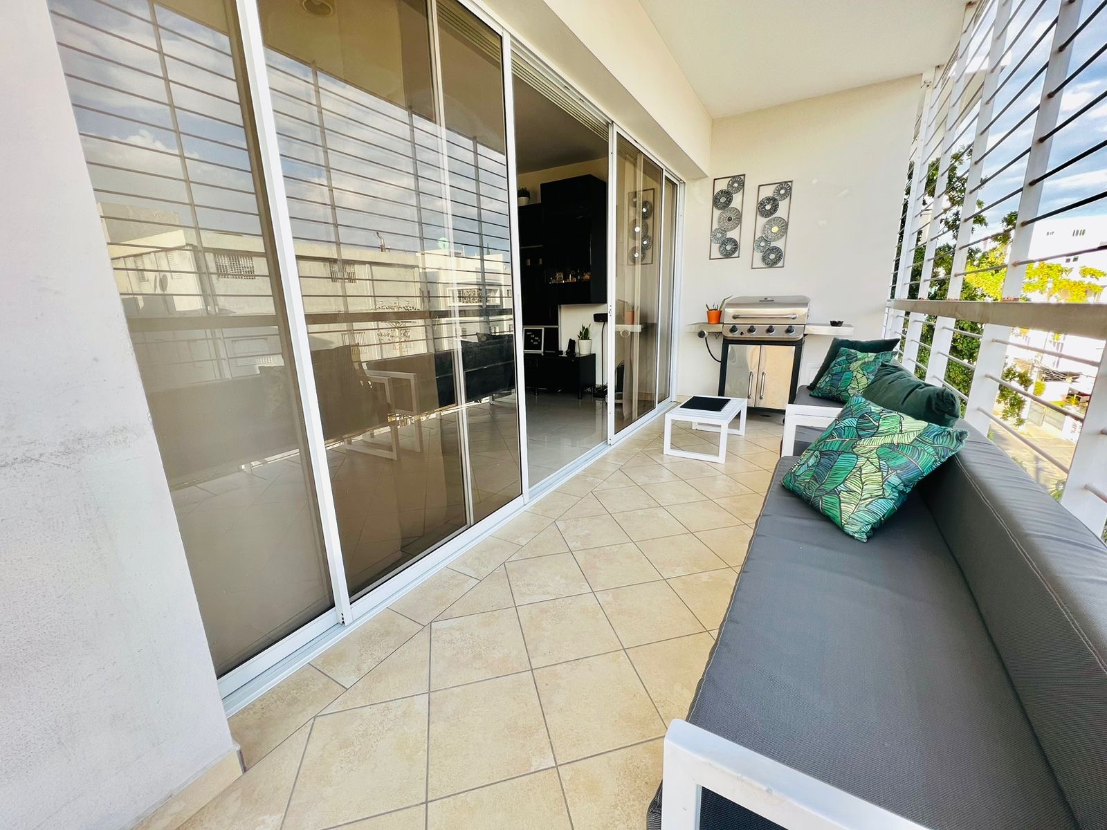 penthouses - Vendo Ph en el millón amplio tres hab 2.5 baños te 0