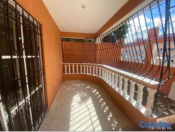 casas - Venta de casa de 2 niveles en charles de Gualle 10