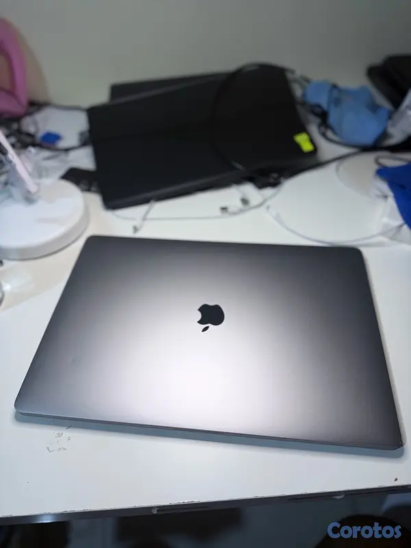 computadoras y laptops - MacBook Pro 2019 16-Inch i7/16GB/512 último IOS NO NEGOCIABLE NO CAMBIOS  2