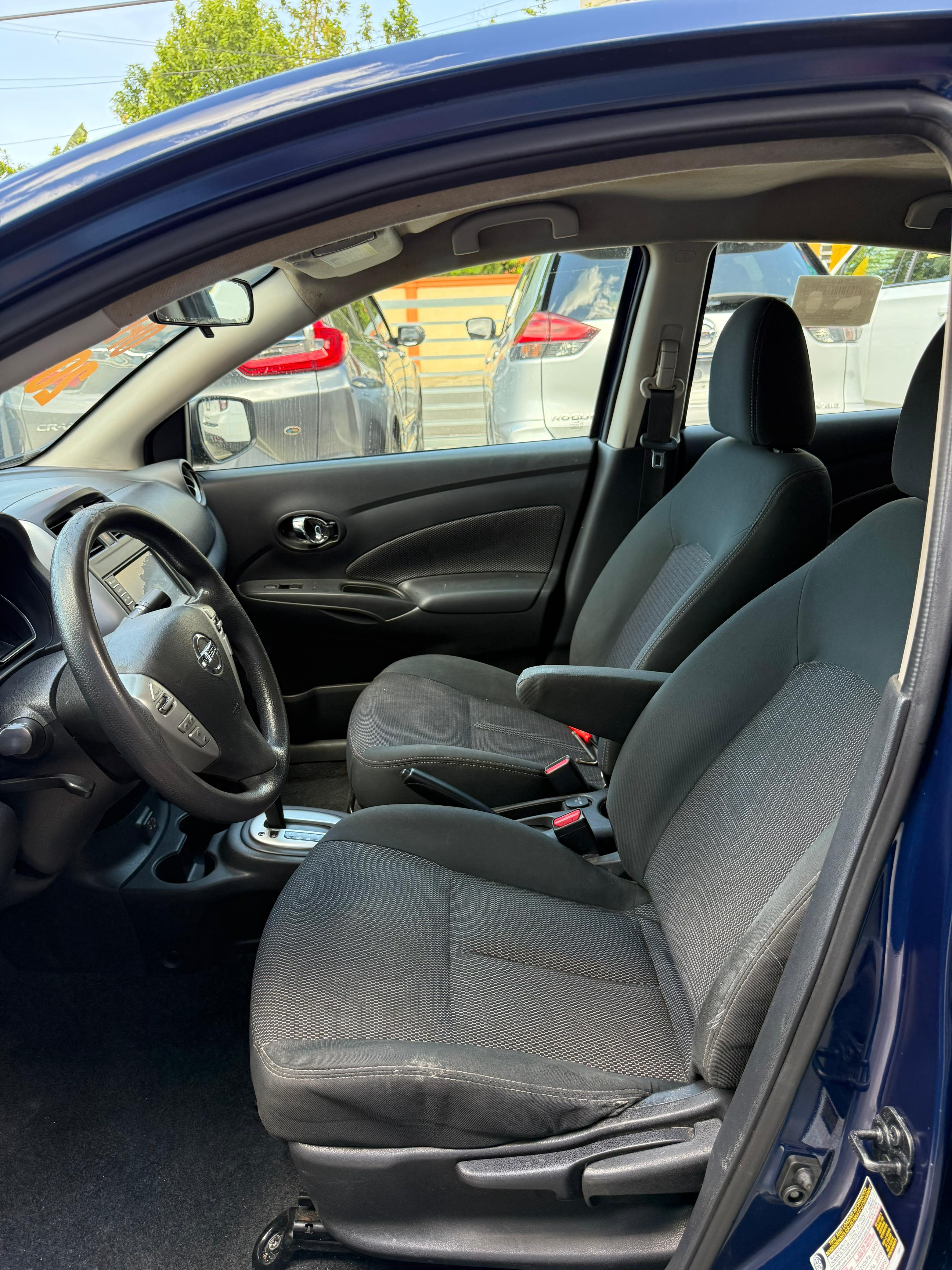 carros - nissan versa sv  4