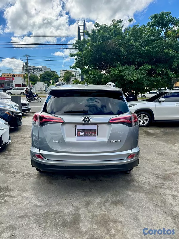 jeepetas y camionetas - Toyota Rav4 LE 2017 8