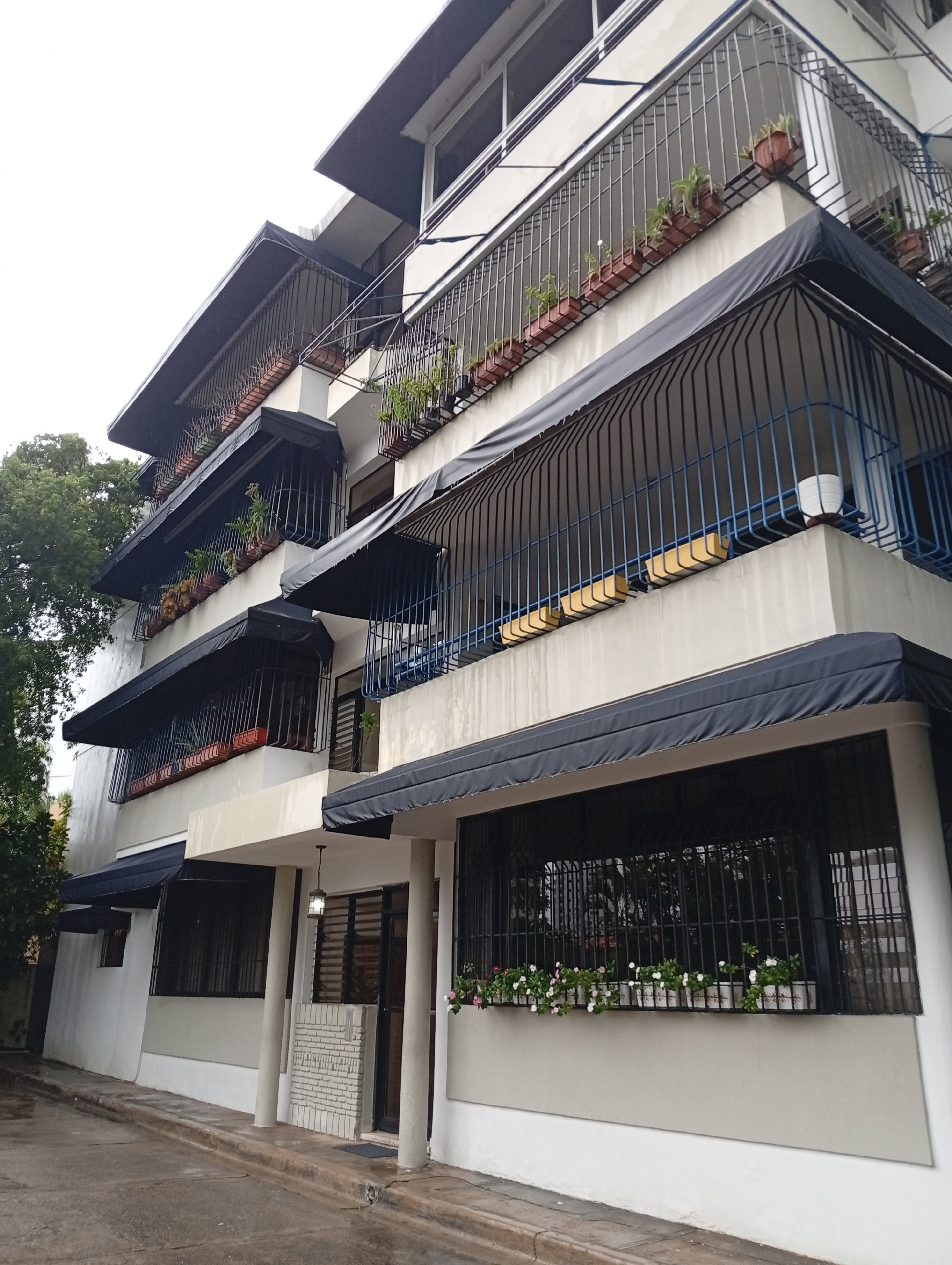 apartamentos - Rento Apartamento amplio en los cacicazgo edificio residencial 