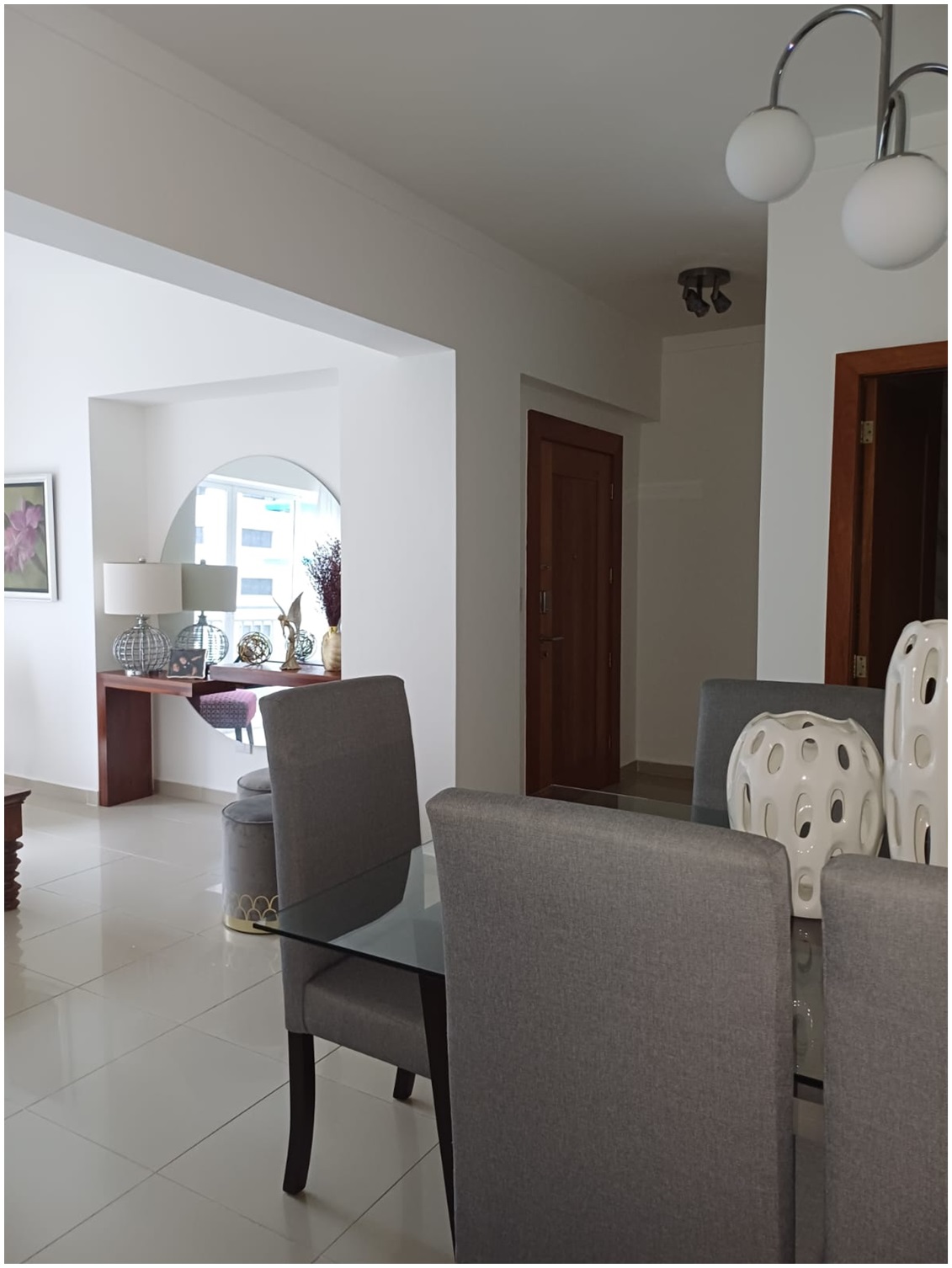 apartamentos - APTO de 2 HABS. , con BALCON en el Ensanche PIANTINI,  3er. NIVEL, 164 Mts.2 2