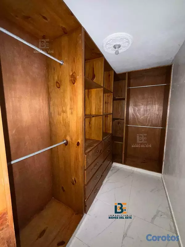 casas - DE VENTA casa de dos niveles con (4) habitaciones  8