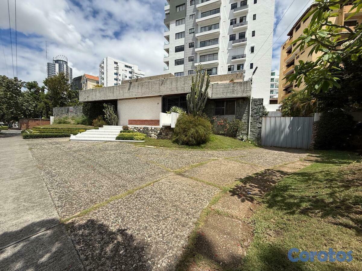 solares y terrenos - Solar en Naco de 1093 metros para Torre Corporativa o Res. 3