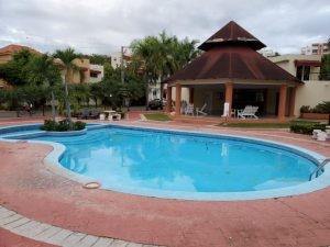 casas - Casa en Residencial Cerrado, con Piscina, Cancha de Tenis y más. 