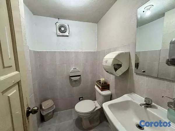 oficinas y locales comerciales - Vende Oportunidad, Excelente Local en la Rómulo, Segundo nivel Plaza 9