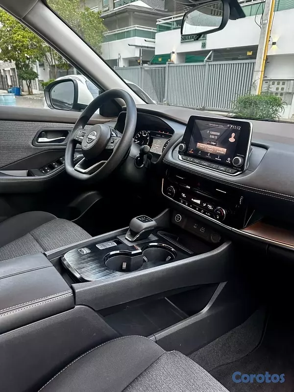 jeepetas y camionetas - Nissan Rogue SV 2023 6