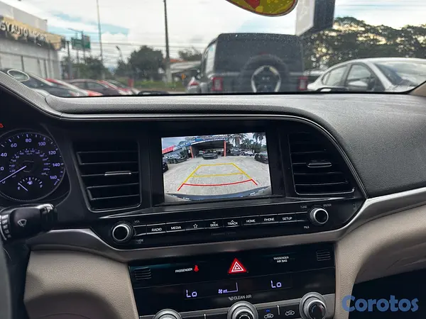 carros - Hyundai Elantra 2020  10