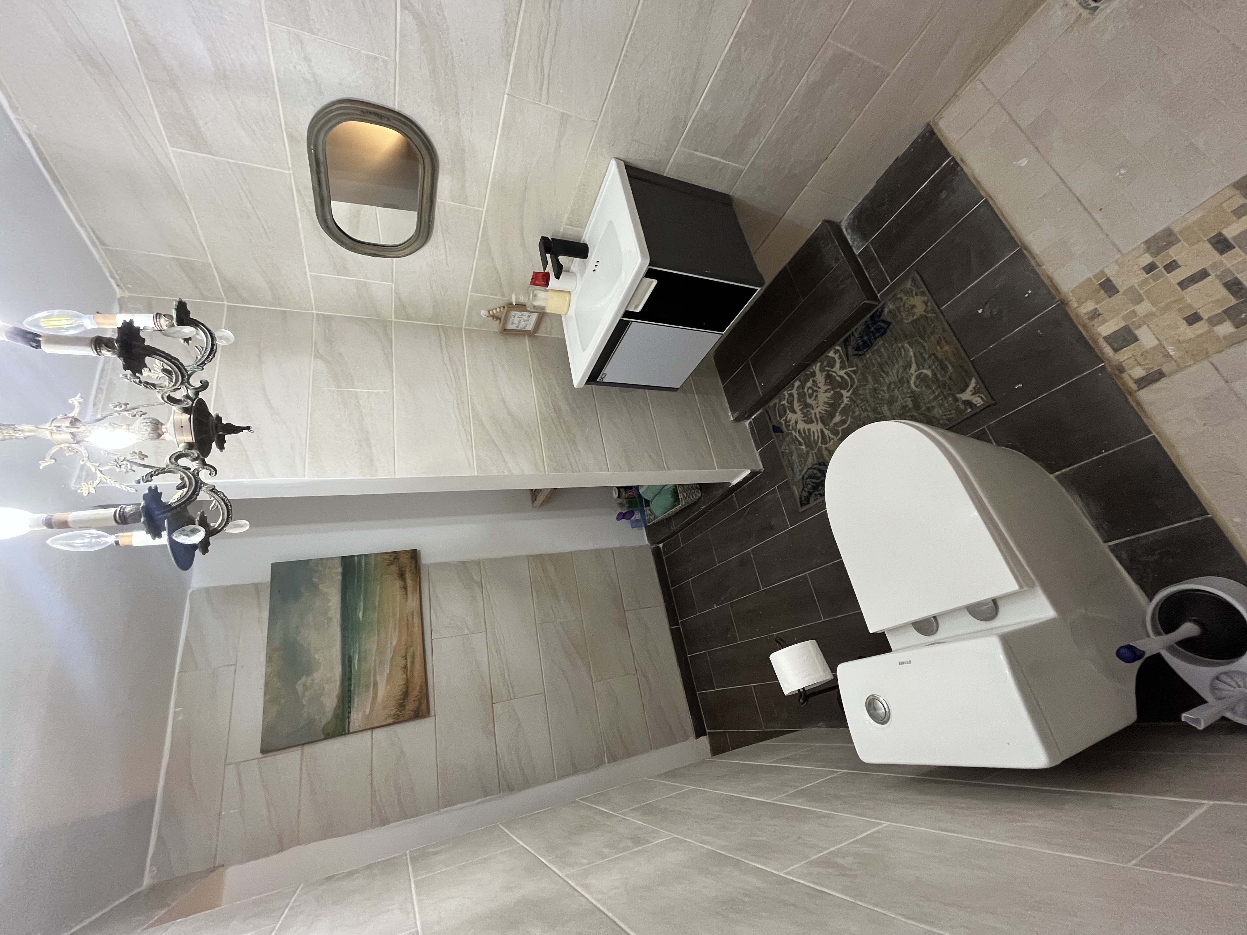 habitaciones y viviendas compartidas - habitación con aire, area de trabajo, cocinita, baño, parqueo, patio 5