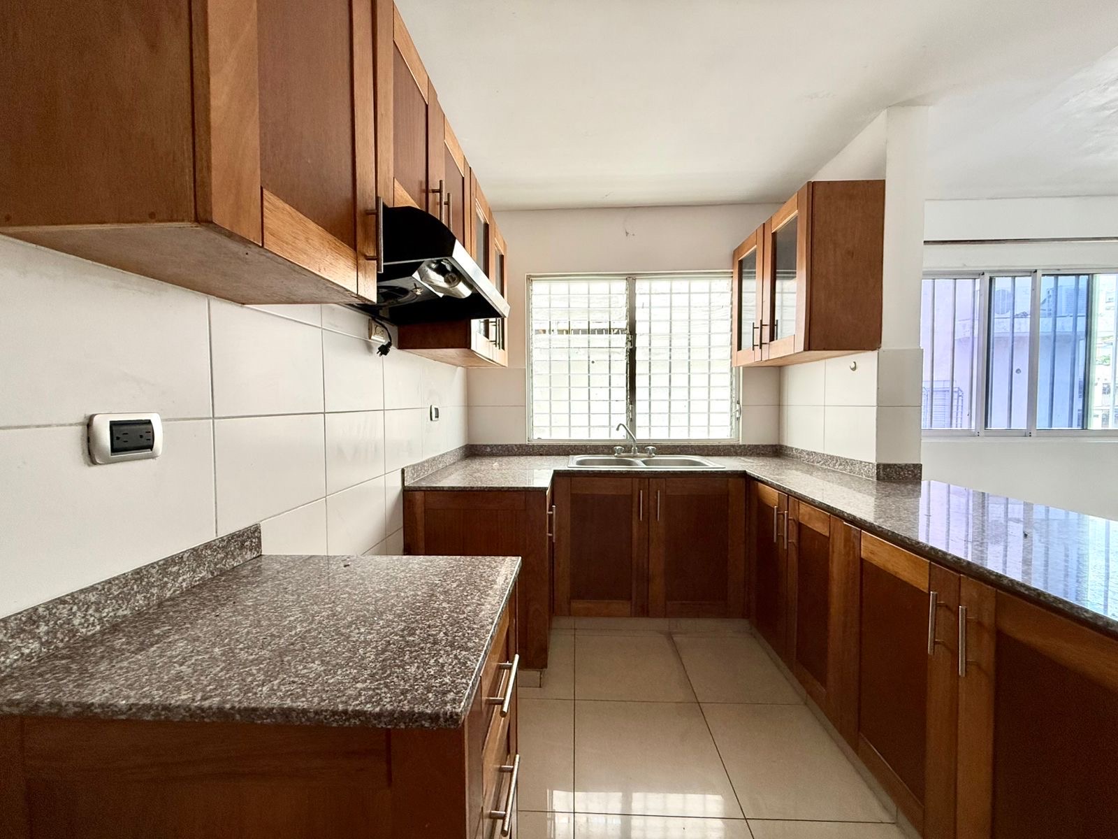 apartamentos - Amplio apartamento de 3 habitaciones en Bella Vista en alquiler  3