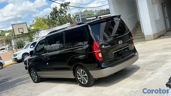 jeepetas y camionetas - 2021 Hyundai Grand Starex Ejecutiva Limusina  4