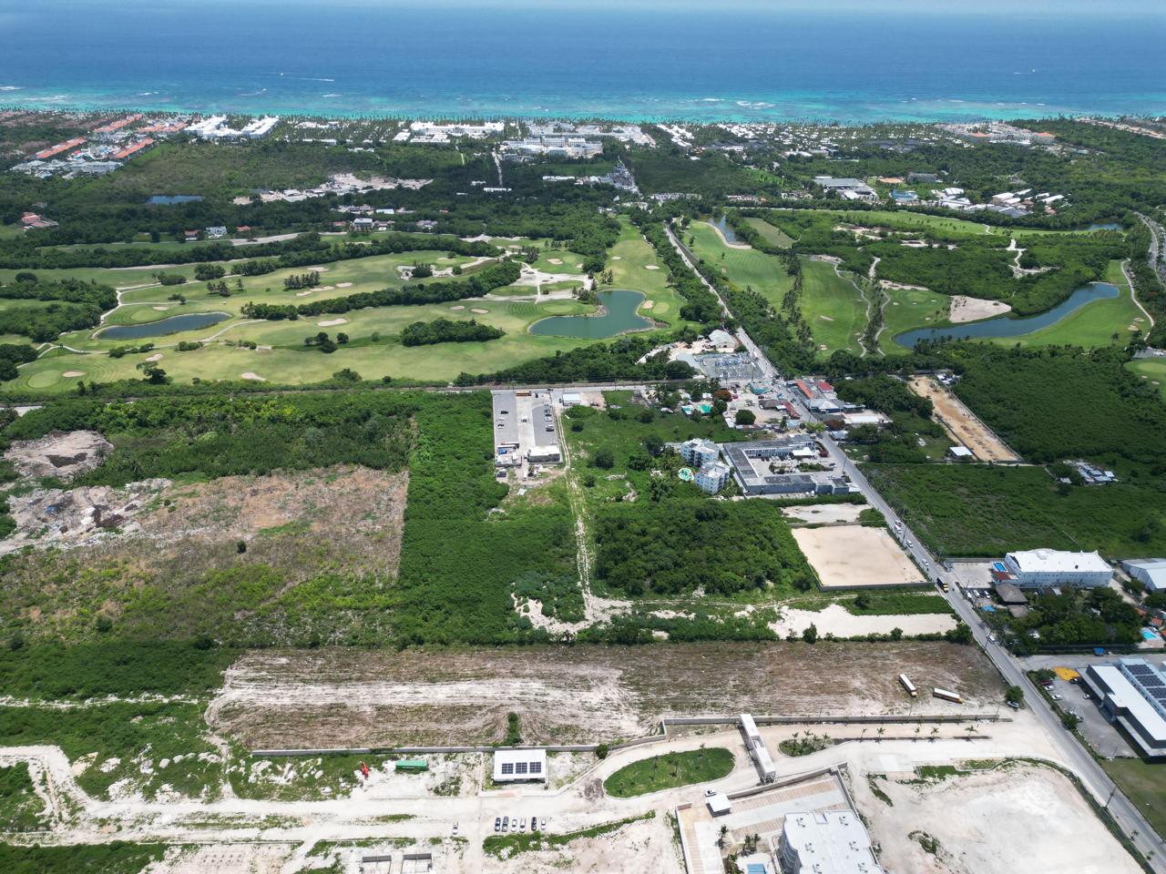 solares y terrenos - Solar de 20,000 metros en Prados de Punta Cana 7