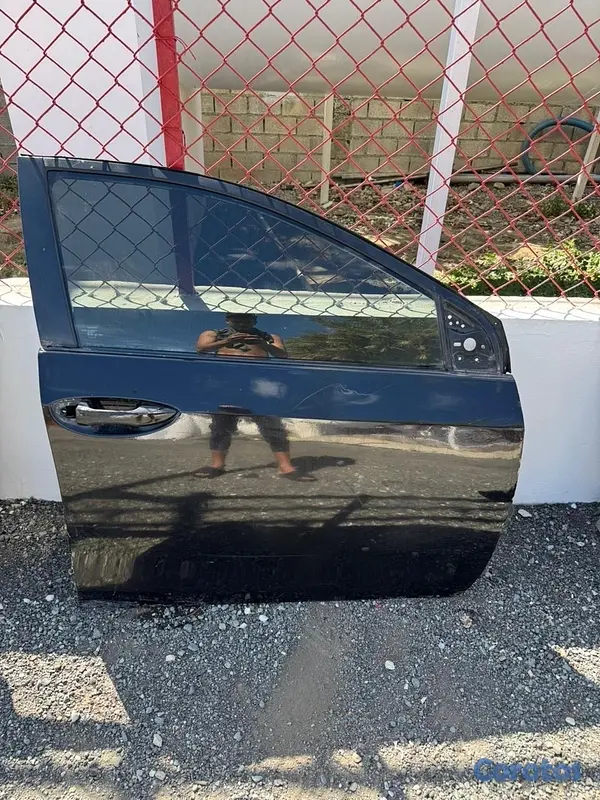 repuestos - Las 4 puertas de Toyota corolla 2015 con sus covers.  3