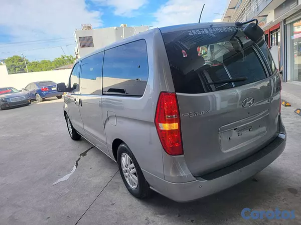 jeepetas y camionetas - HYUNDAI GRAND STAREX 2020 GRIS 6