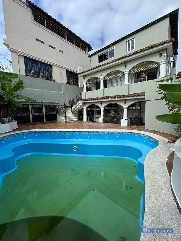 casas - Casa en venta con piscina en Lucerna  2