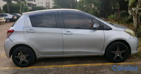 carros - toyota vitz 2012  4