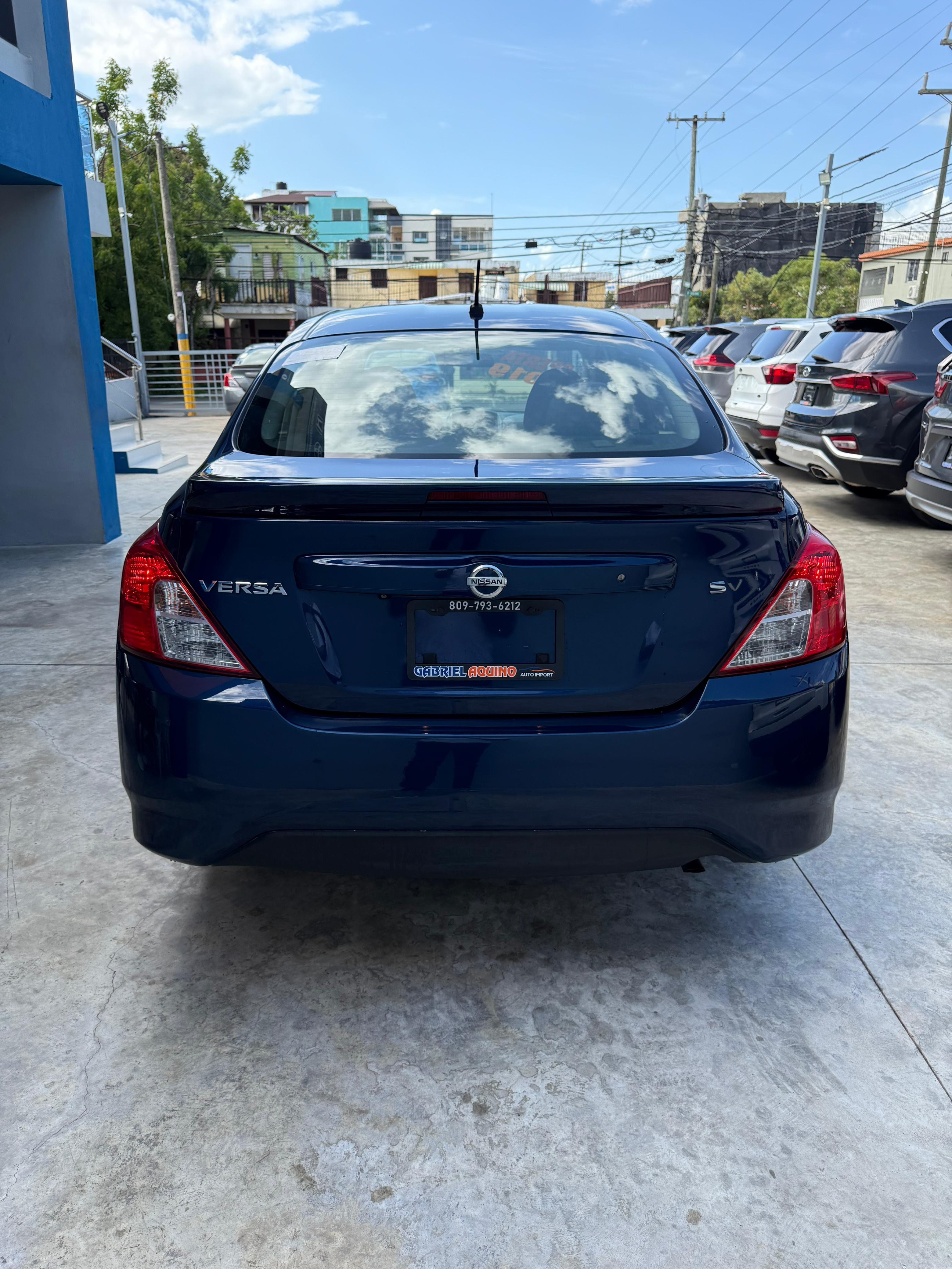 carros - nissan versa sv  5