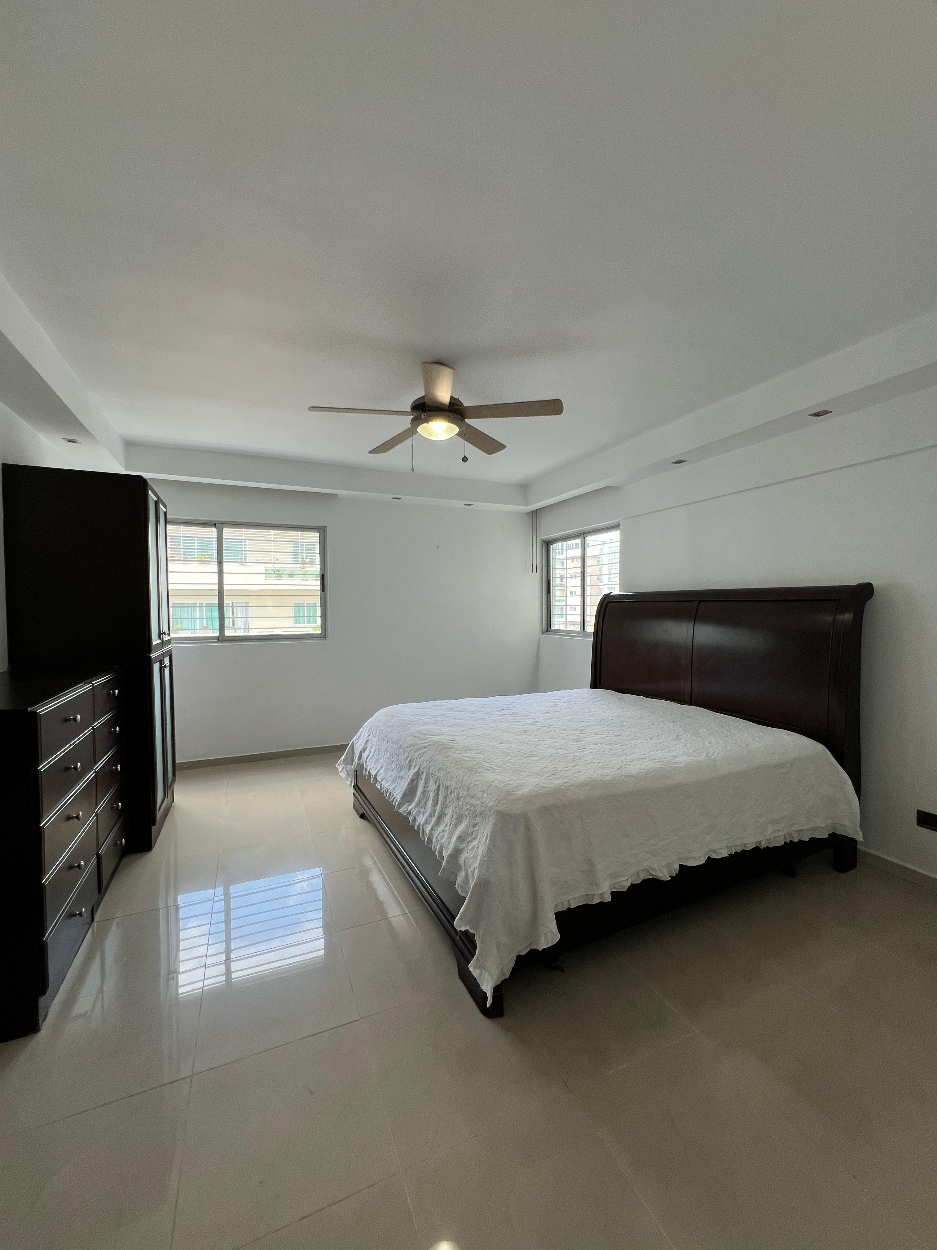apartamentos - VENDO APARTAMENTO DE 186 MTS EN EVARISTO 3
