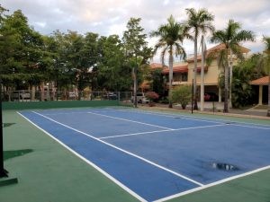 casas - Casa en Residencial Cerrado, con Piscina, Cancha de Tenis y más.  1