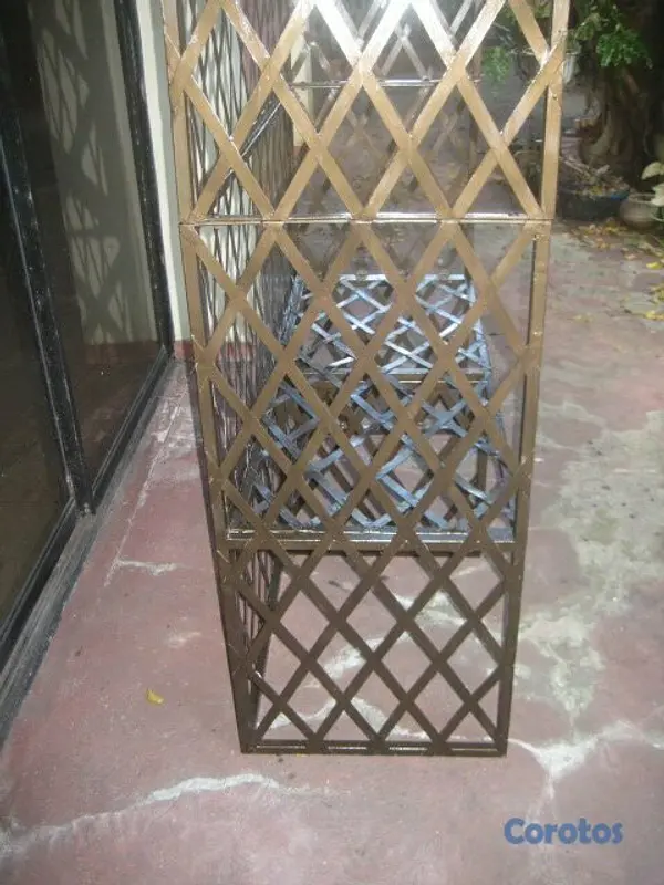 decoración y accesorios - BANCO DE HIERRO GALVANIZADOY REJILLAS DE METAL 3