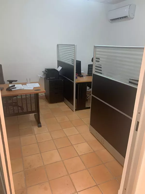 oficinas y locales comerciales - Alquiler Amplio Local de 2 Pisos, Mirador Sur 3