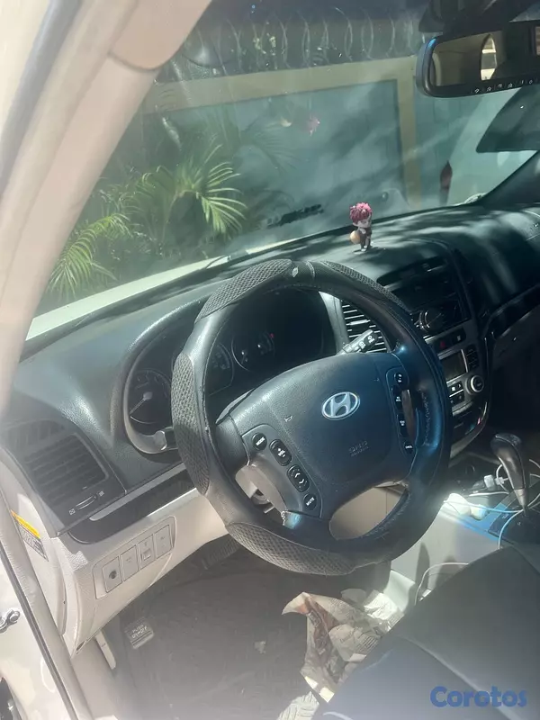 jeepetas y camionetas - Hyundai Santa Fe, muy buenas condiciones y buen precio  3