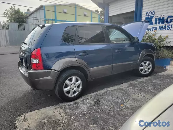 jeepetas y camionetas - Hyundai Tucson  2005 – Precio Negociable 11