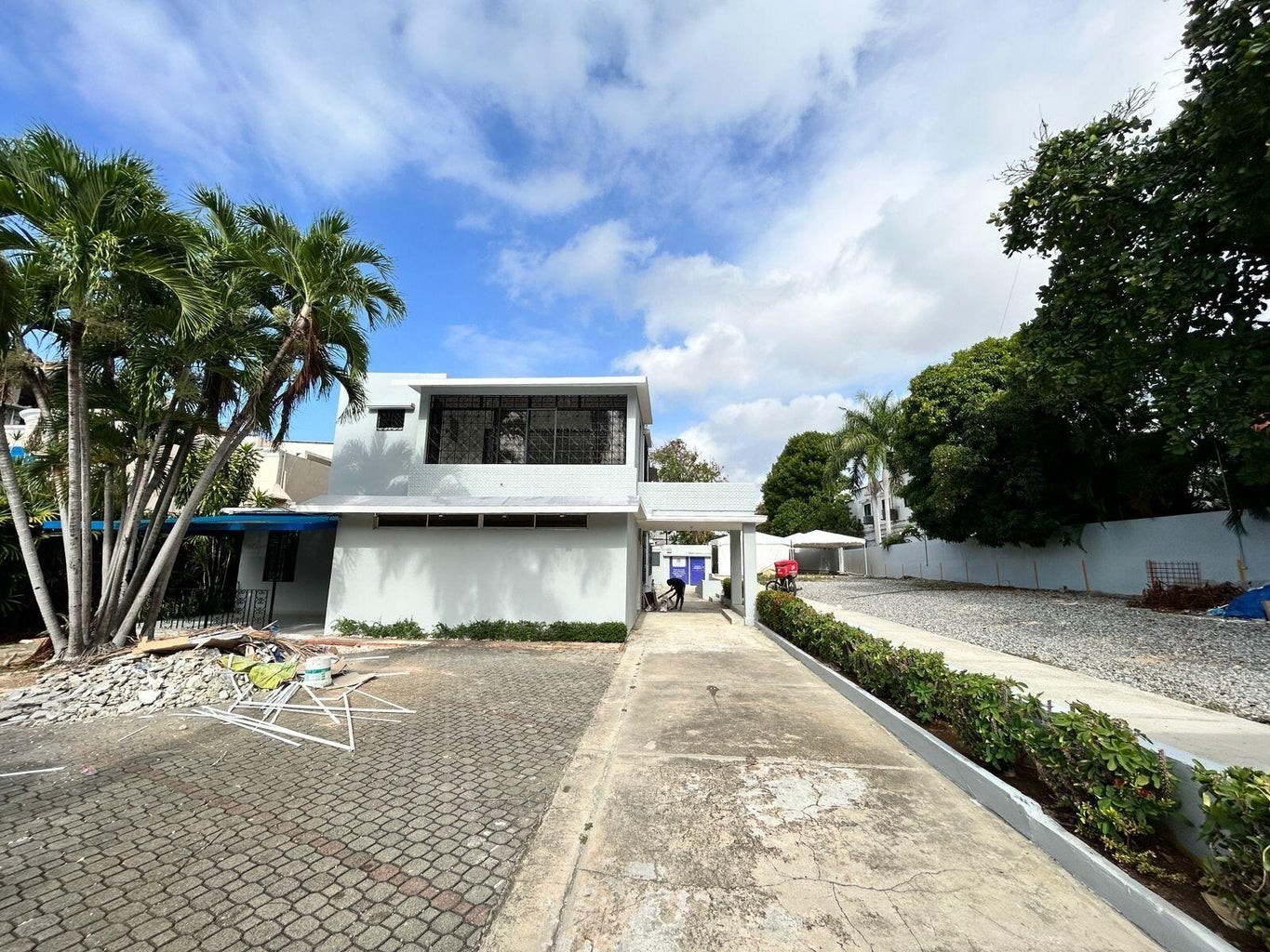 casas - Casa para uso comercial de 500 m2 de construcción y 1500 m2 de solar. Alquiler 2