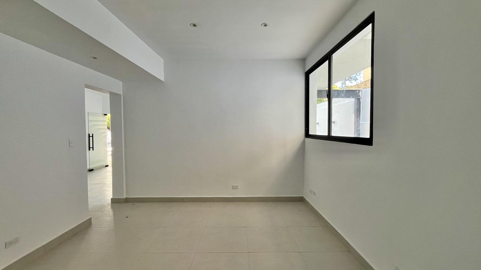 oficinas y locales comerciales - ¡Local Comercial en Alquiler con Terraza en La Julia, Santo Domingo! 4