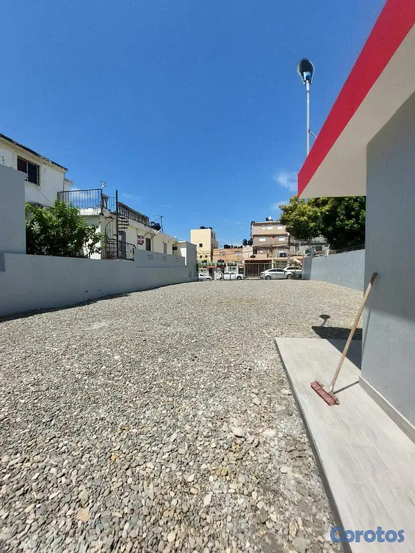 oficinas y locales comerciales - Amplio solar con oficina en zona centrica 4