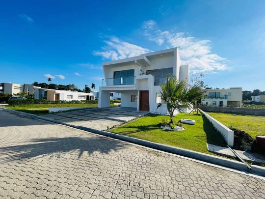 casas - Está belleza es lo que estás buscando con buena ubicación a 4 minutos de playa 0