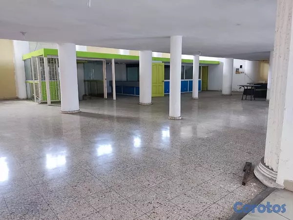oficinas y locales comerciales - Alquilo Edificio de 4 pisos amplios, Próximo a la 27 Super Céntrico!!!! 9