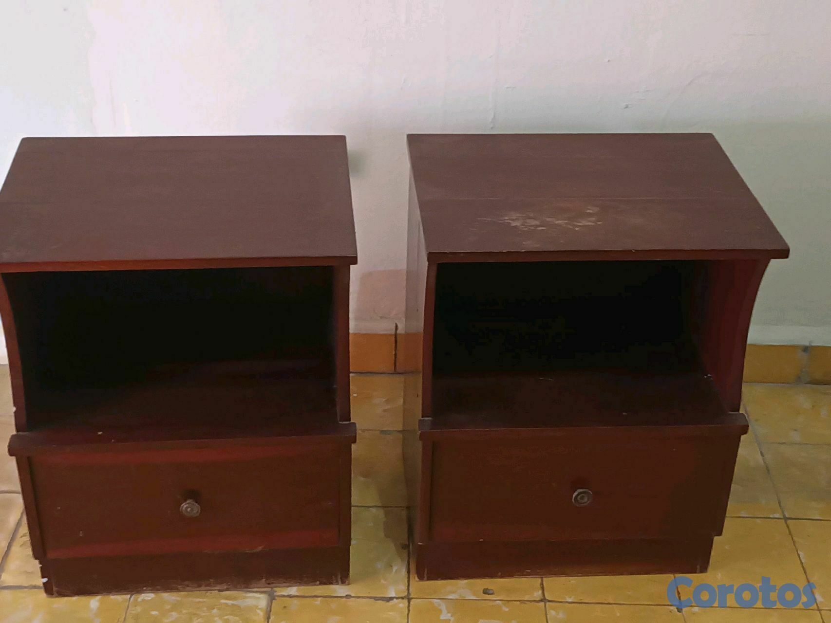 muebles y colchones - mesa noche en caoba 1