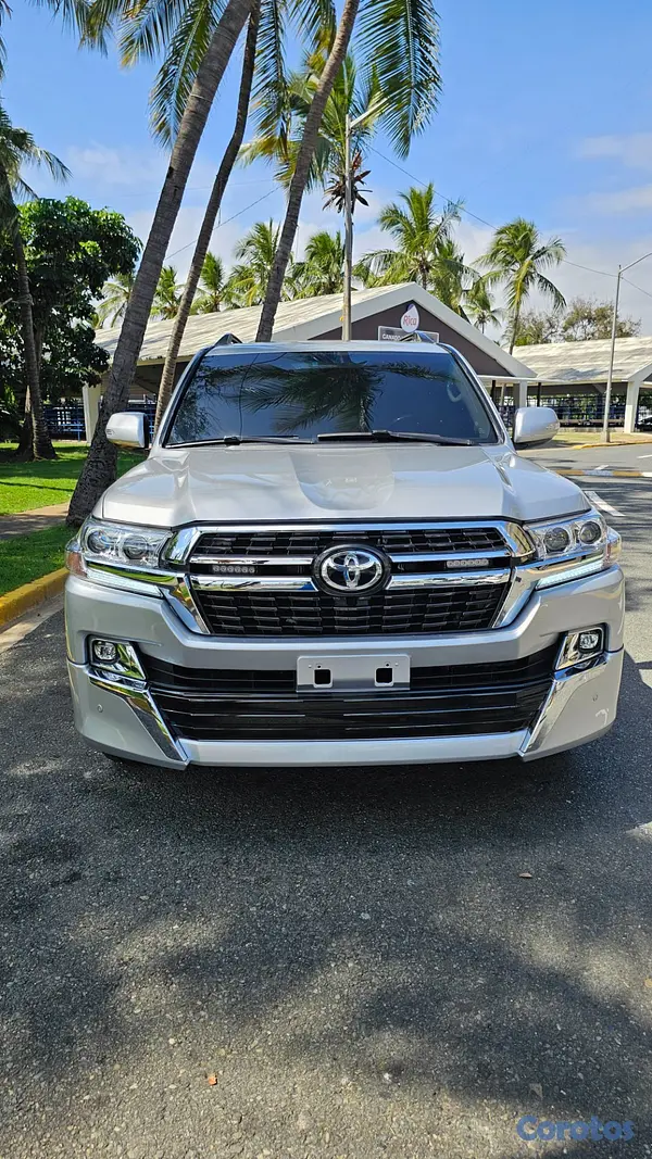 jeepetas y camionetas - VENDO LA LAND CRUISER MAS NUEVA, POCO USO 3