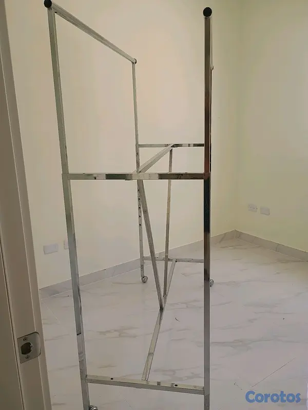 decoración y accesorios - Rack para exhibición de Ropa 2
