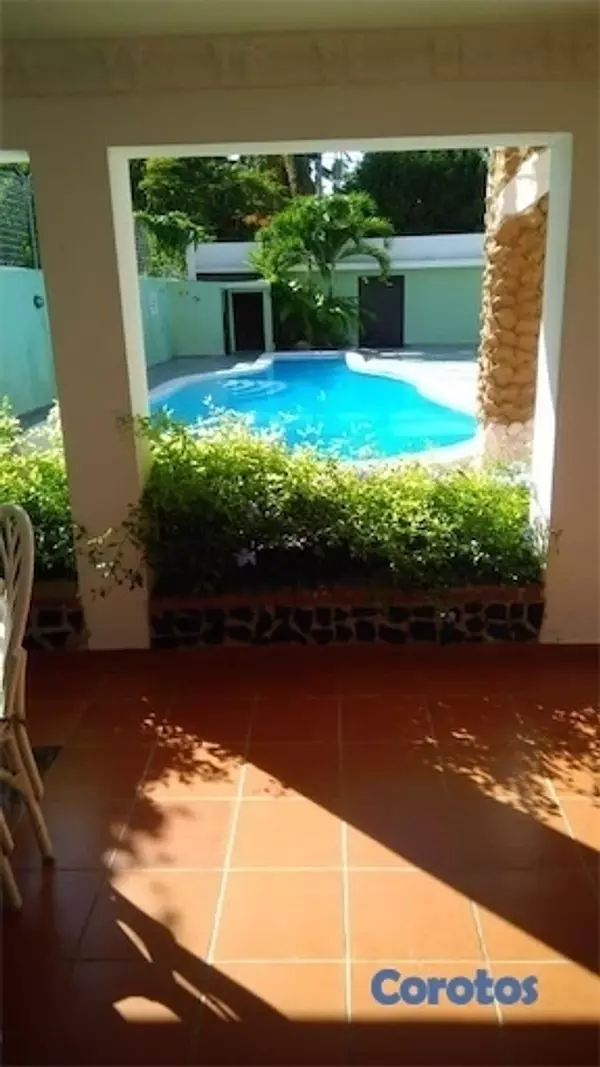 casas vacacionales y villas - Venta de hotel con 10 habitaciones en Juan dolio con piscina cerca de la playa  4