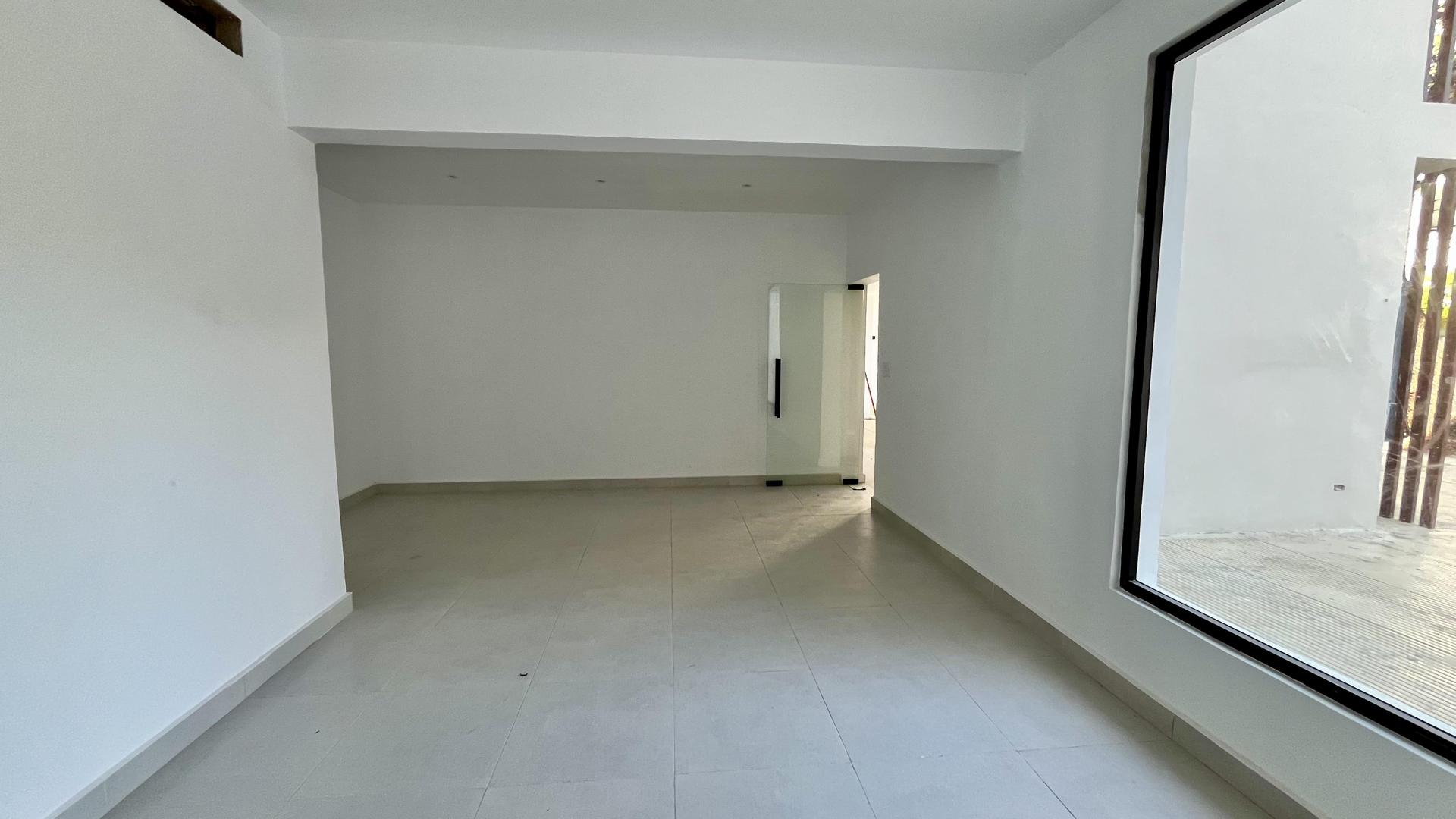 oficinas y locales comerciales - ¡Local Comercial en Alquiler con Terraza en La Julia, Santo Domingo! 2