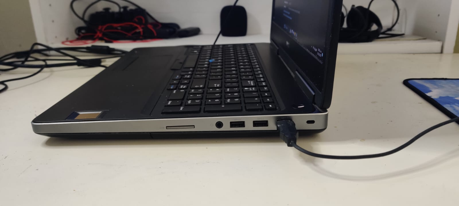 computadoras y laptops - Laptop usada en buen estado, buen precio  5