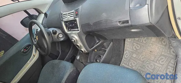 carros - Toyota Vitz 2007 3
