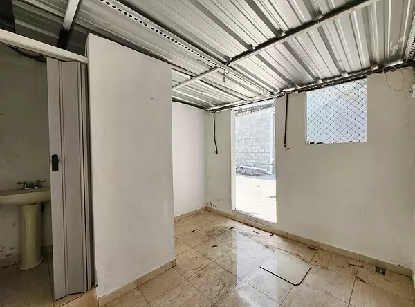 oficinas y locales comerciales - Nave céntrica en Herrera  2