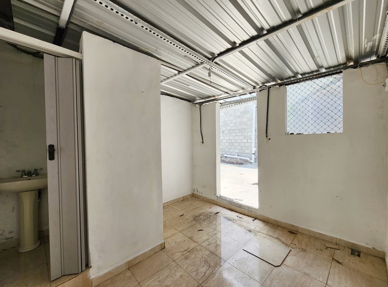 oficinas y locales comerciales - Nave céntrica en Herrera  1