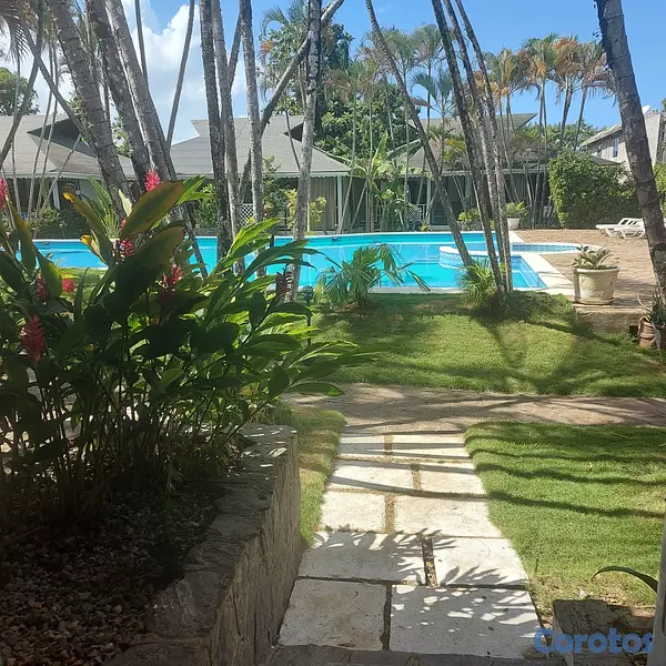 casas vacacionales y villas - Casa con Vista a la Piscina en Venta 2